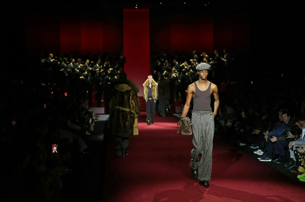 Dolce & Gabbana Show Shines with Paparazzi & Red Carpet - A show that makes us excited for men's fashion